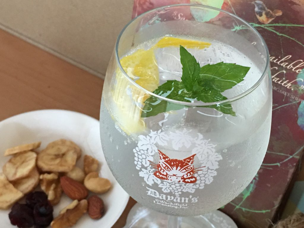 ナッツとレモンの炭酸ソーダ